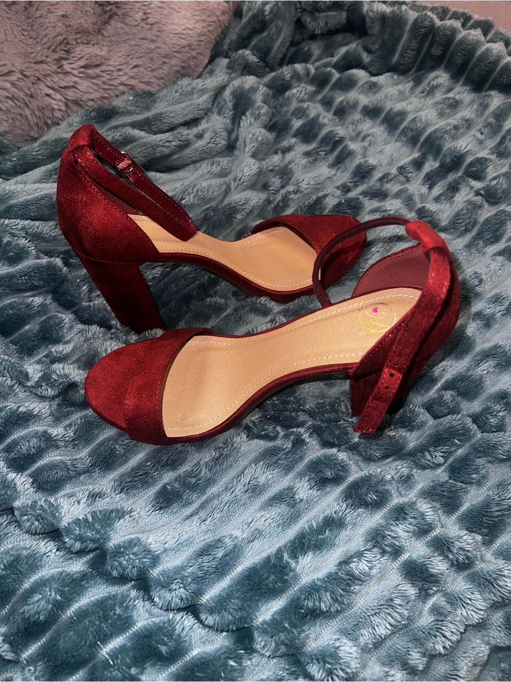 VINCE CAMUTO Red  Burgundy Block Heel Ankle Strap Sandals 38 8